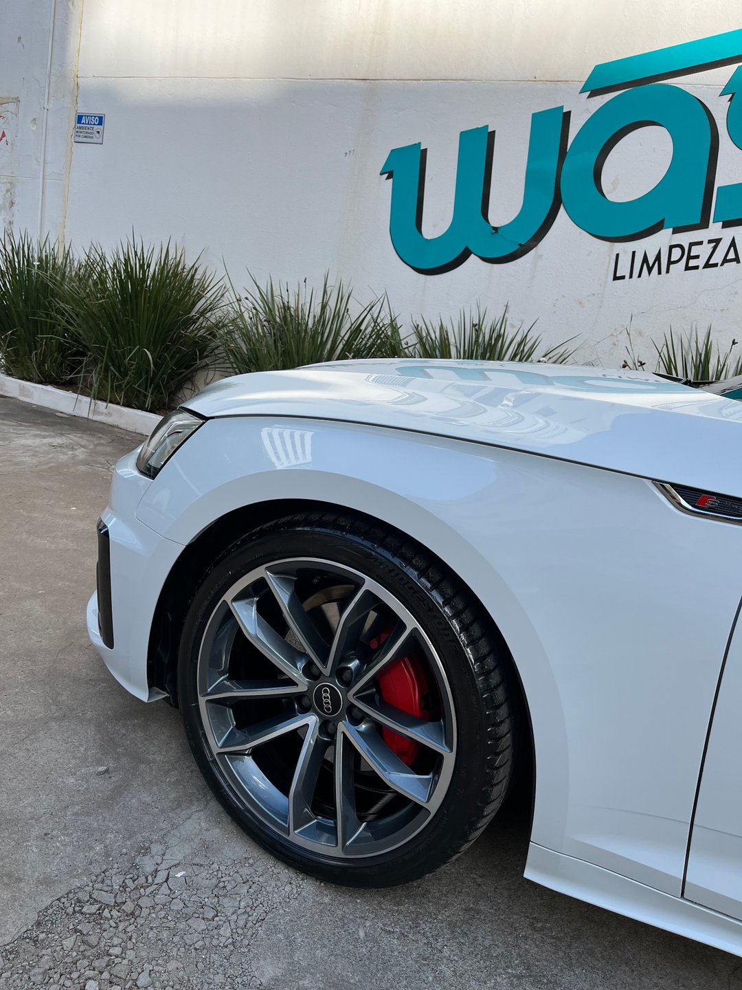 Roda do Audi S5 detalhada