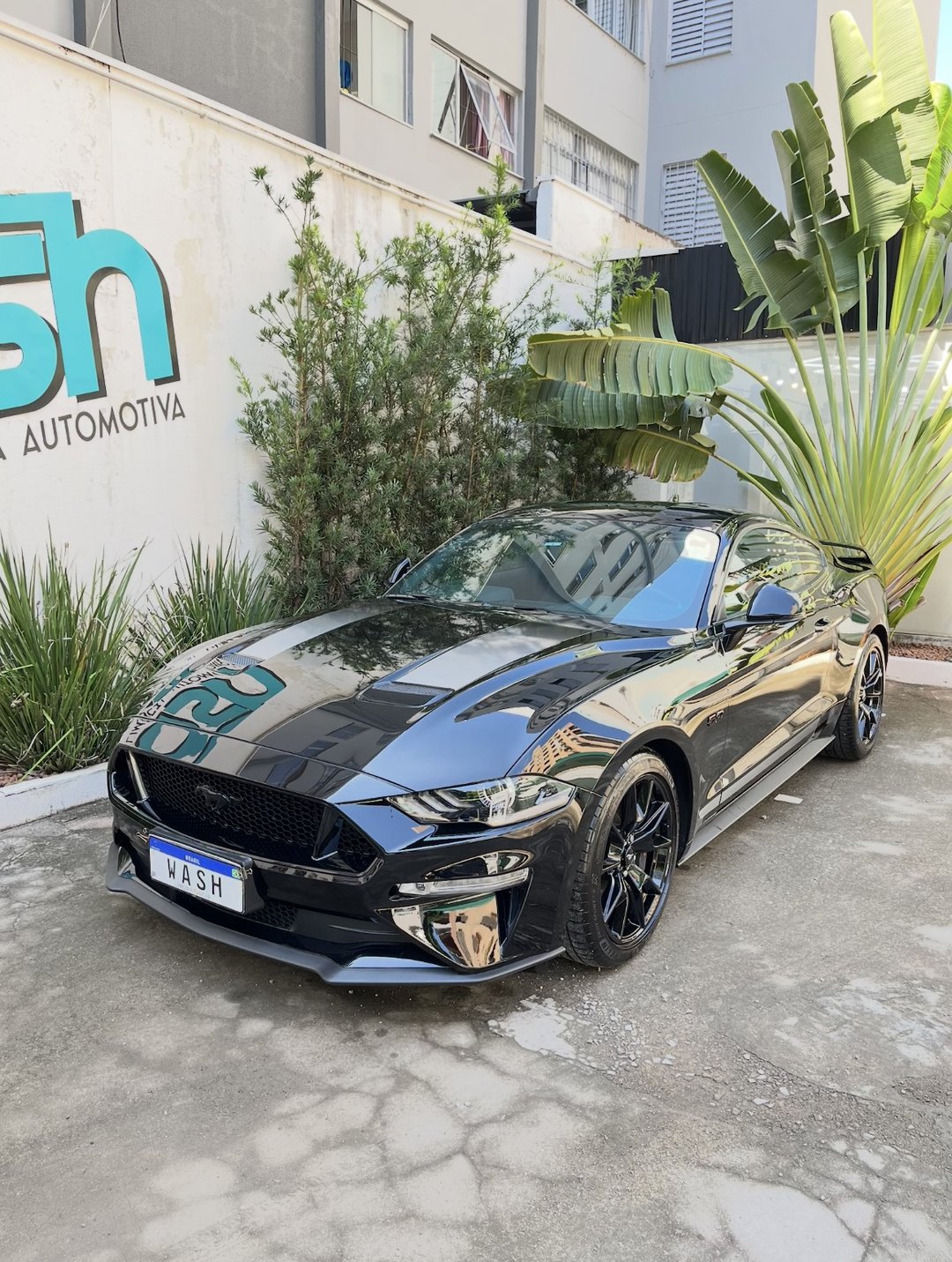 Mustang GT preto finalizado